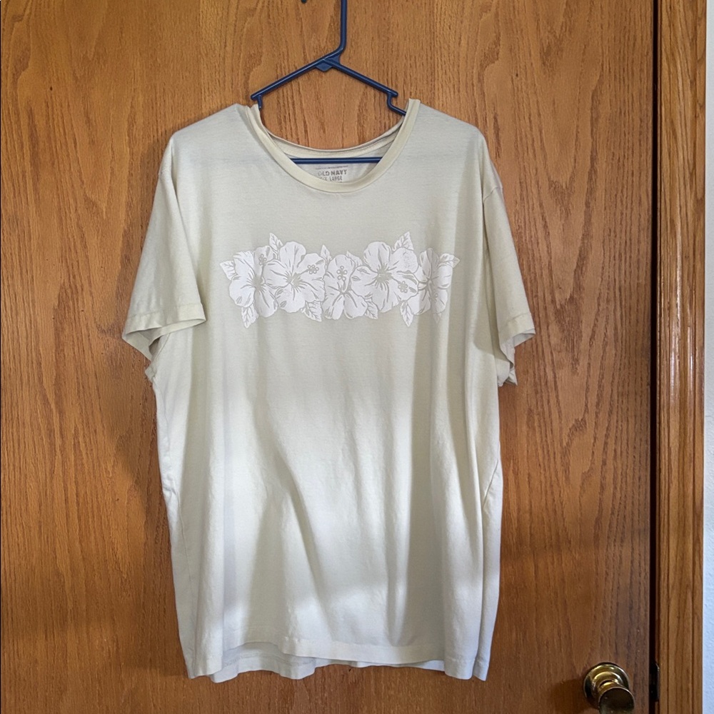 Old Navy Cream crew Neck Tee size XL